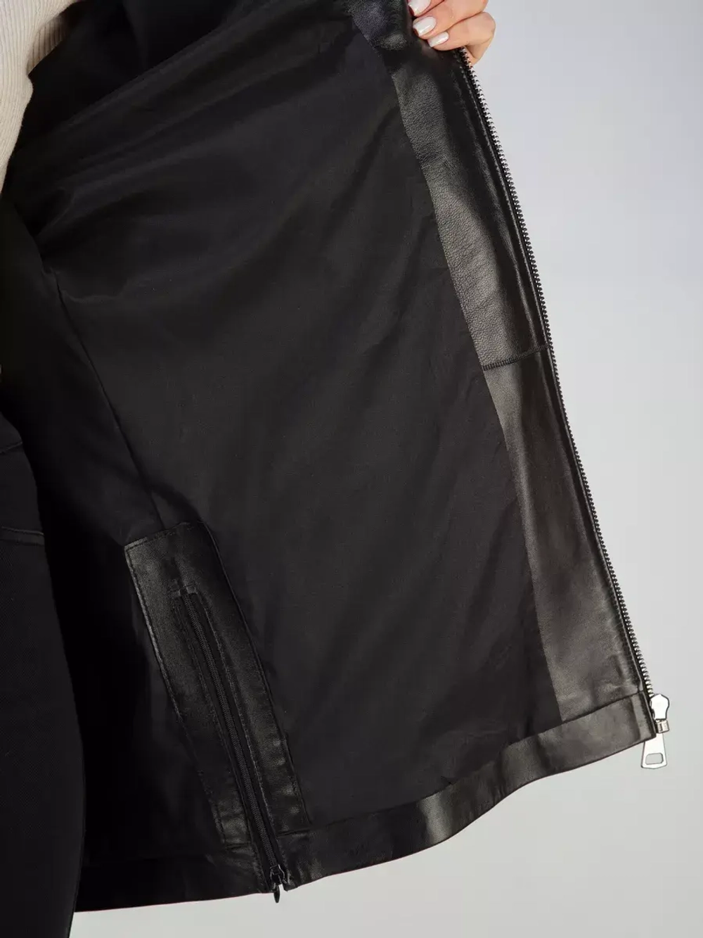 Кожаная куртка демисезонная оверсайз с капюшоном