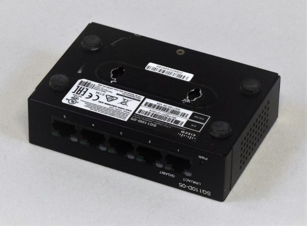 Коммутатор Cisco SG110D-05