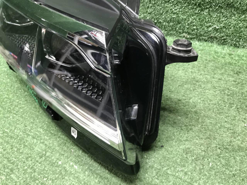 Фара правая VW Touareg 3 (2018-2023) LED