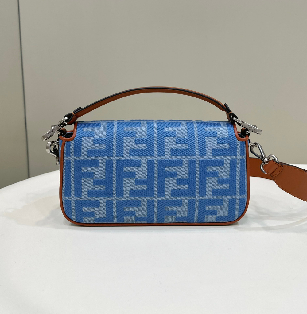 Fendi Baguette 27 cm