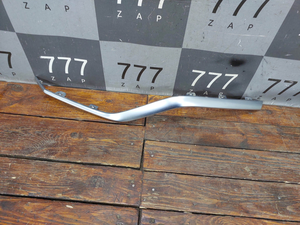 Молдинг переднего бампера правый Geely Atlas Pro 21-нв Б/У Оригинал 8891573320