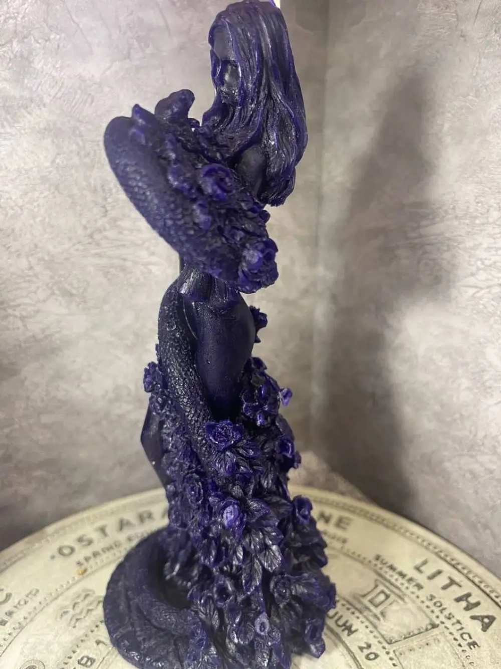 Свеча "Ева в объятиях змеи" программная