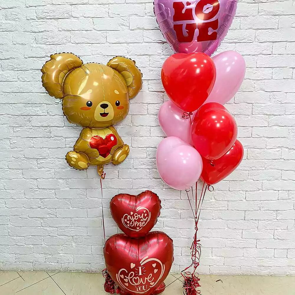Большая композиция из шаров Любовь и мишка