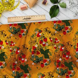 Ткань флис земляника с цветочками