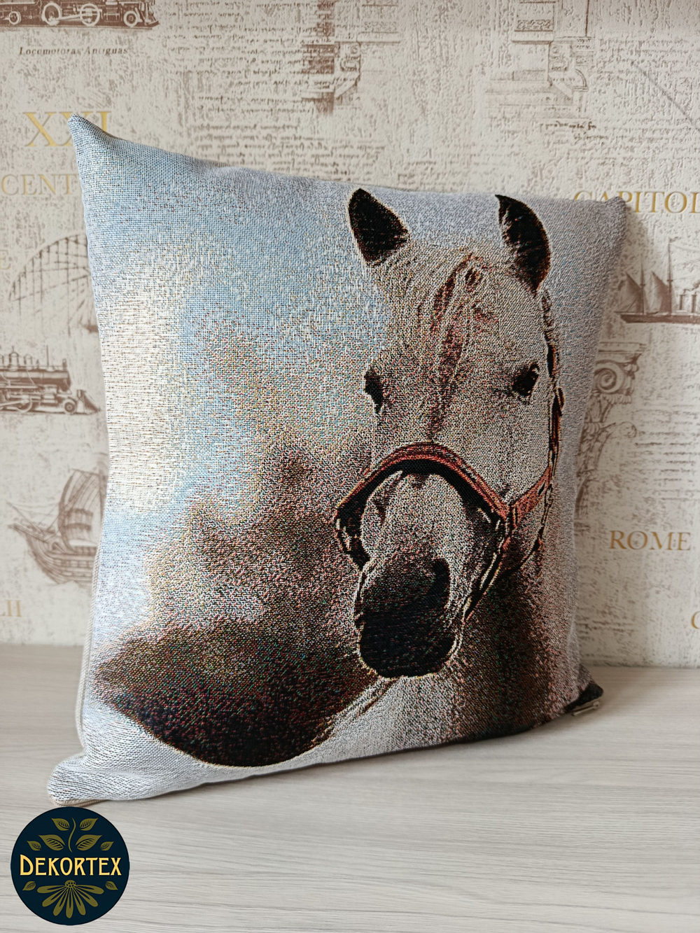 Декоративный гобеленовый чехол для интерьерной подушки Белый конь 38*38