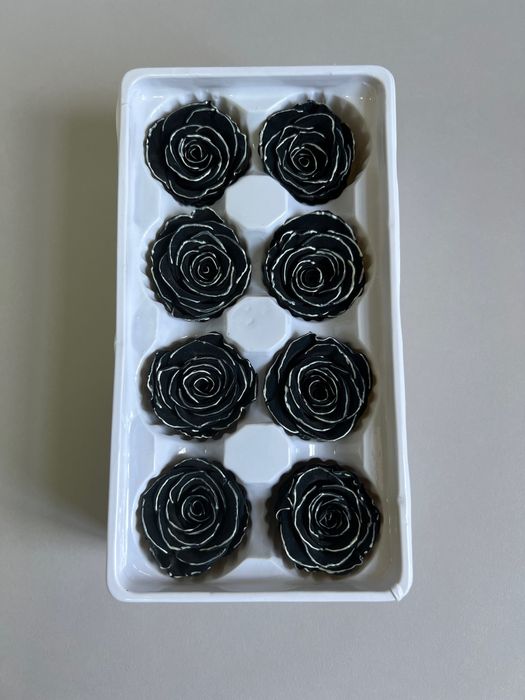 Роза классическая черно-серебряная d=4-5 см (упак 8 шт)