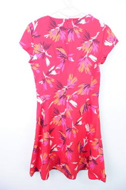 Платье яркой расцветки,визуально на 40/42 размер