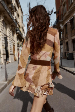 ZARA МИНИ-ПЛАТЬЕ С ПРИНТОМ ПЭЧВОРК И РЕМНЕМ, РАЗНОЦВЕТНЫЙ