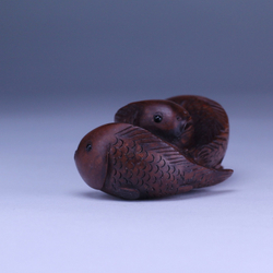 Нэцкэ Три карпа в ряд