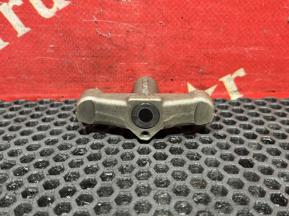 Коромысло клапана 2021г.