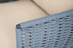 "Фиджи" кресло плетеное из роупа, каркас алюминий темно-серый (RAL7024) муар, роуп синий (KT18-0014) 15 мм tex, ткань Mossle бежевая