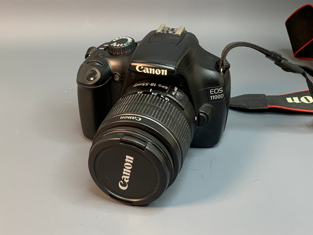 Canon 1100D kit 18-55mm 3.5-5.6 III 4.200 кадров