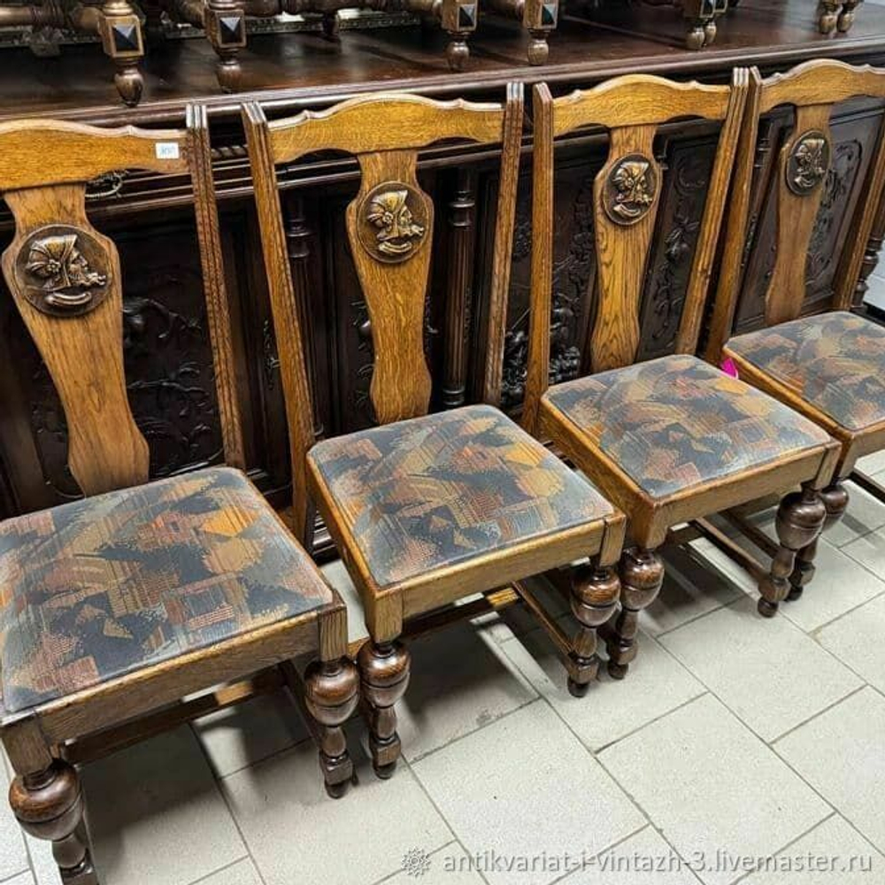 Старинные стулья