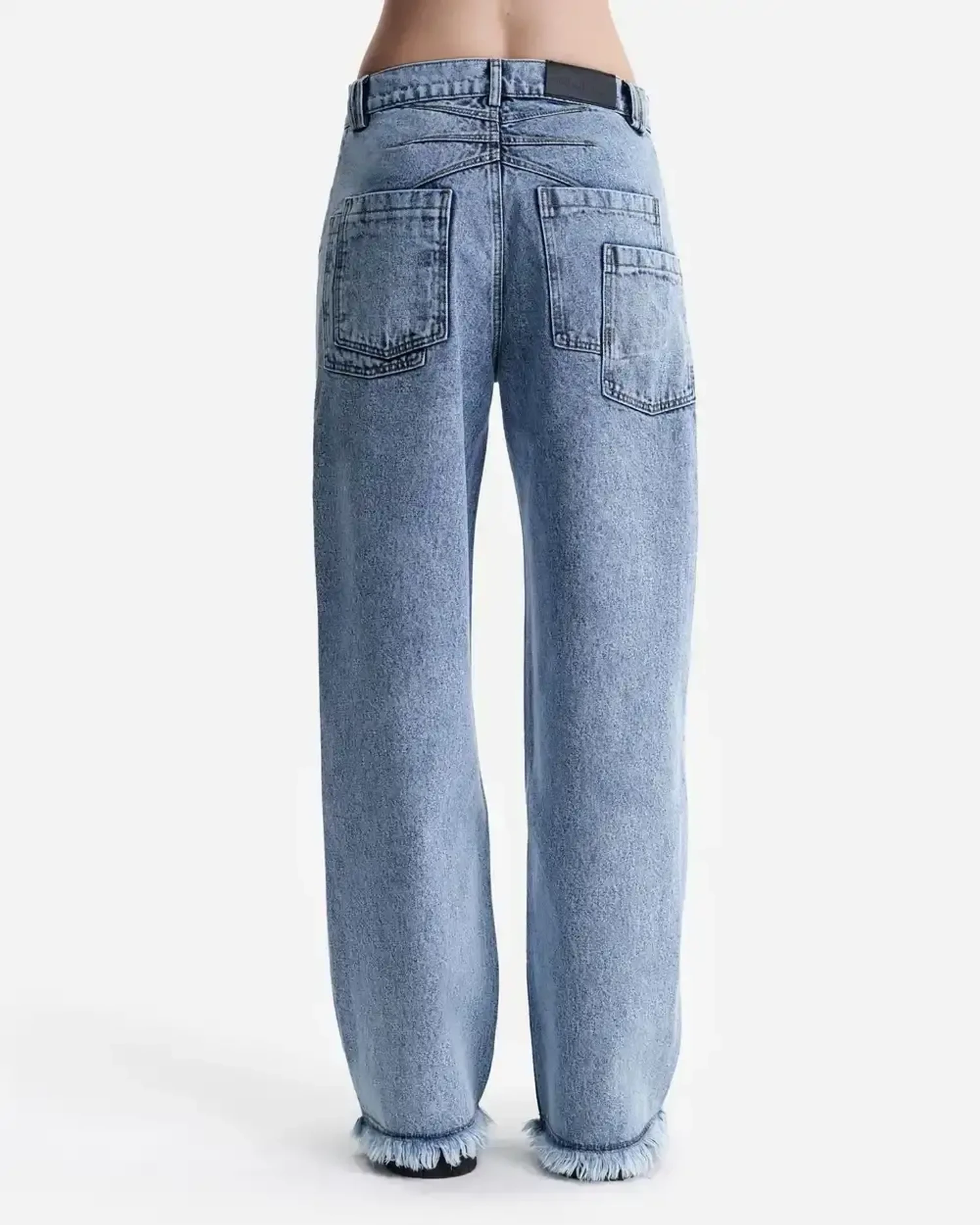 Джинсы с эффектом апсайклинга синие