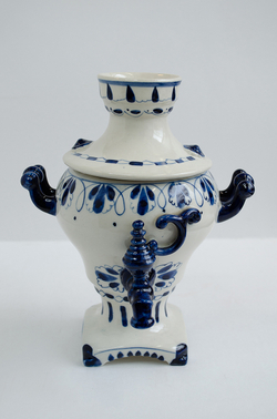 Самовар с чайником. Фарфоровая декоративная статуэтка. СССР. Объединение Гжель.1972-1985 гг.