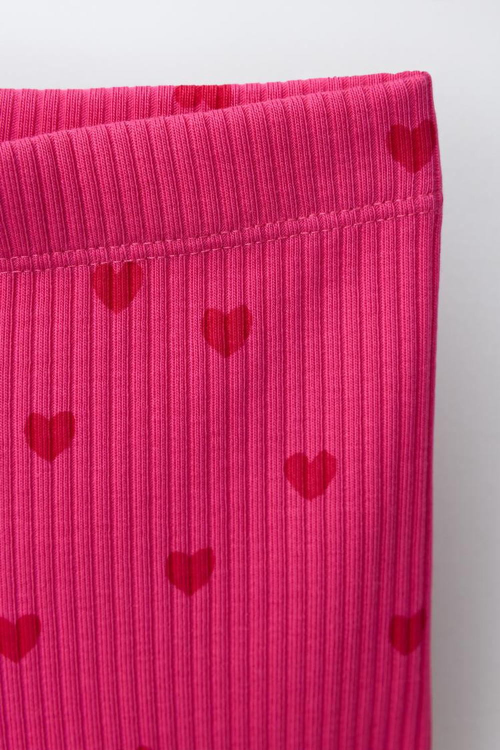 ZARA КОМПЛЕКТ ИЗ ФУТБОЛКИ И ВЕЛОСИПЕДОК С ЦВЕТОЧНЫМ ПРИНТОМ, БЕЛЫЙ