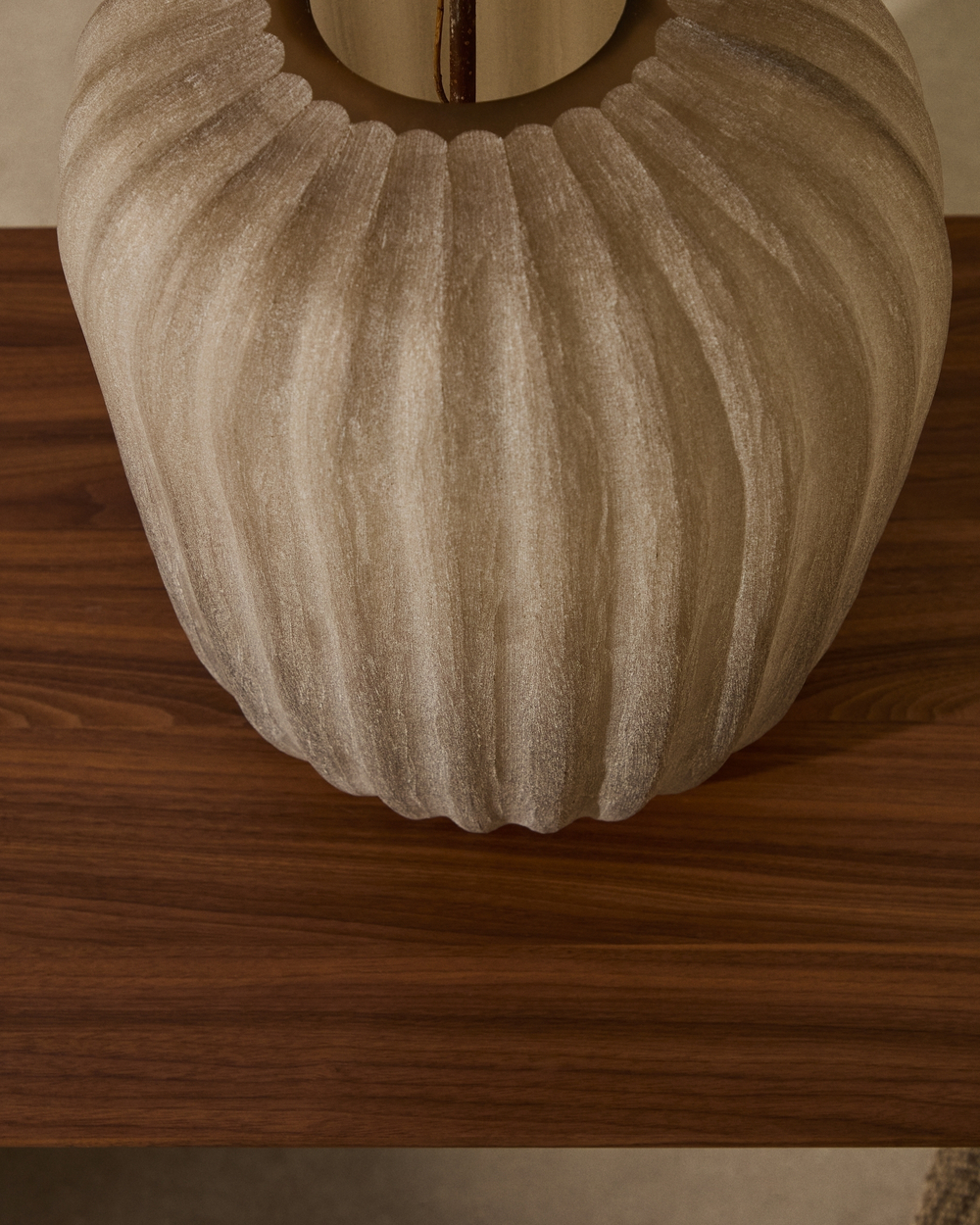 Ваза Lumia из стекла бежевого цвета  27см