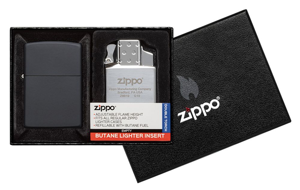 Подарочный набор: классическая американская бензиновая зажигалка ZIPPO 218 Black Matte и газовый вставной блок с двойным пламенем 218-090204 в подарочной коробке