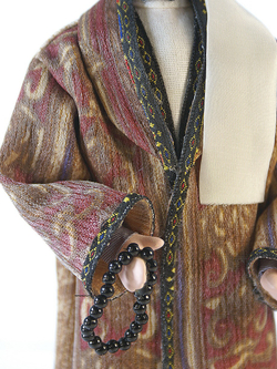 Кукла фарфоровая Узбек в традиционном костюме