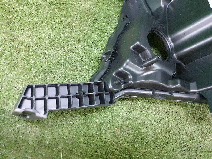 Корпус фары правый Toyota Land Cruiser 200 (2015-2021)