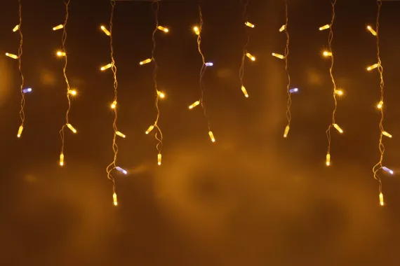 Светодиодная бахрома 108 желтых LED ламп, 3*0.6 м., 220В, мерцание, белый провод ПВХ, Teamprof (TPF-i3*0.6F-CW/Y)