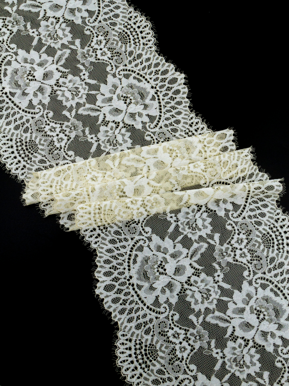 Кружево шантильи эластичное шампань ширина 22 см