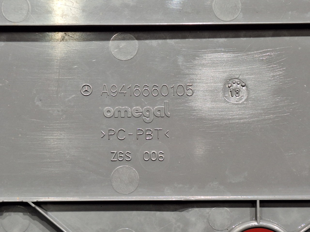 Корпус подножек правый