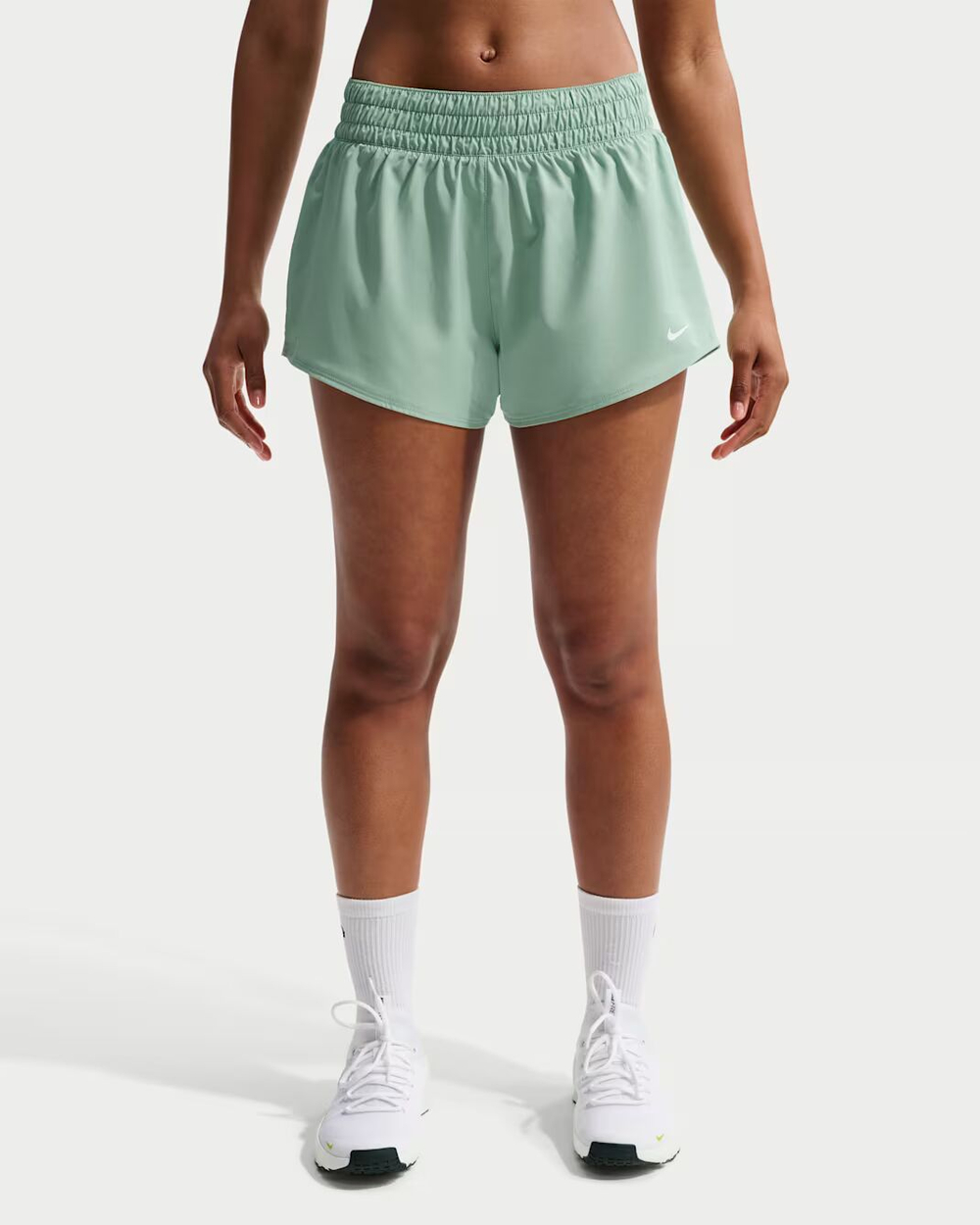 Nike One Женские шорты с подкладкой и резинкой на талии, высота пояса 8 см, из ткани Dri-FIT - NIKE
