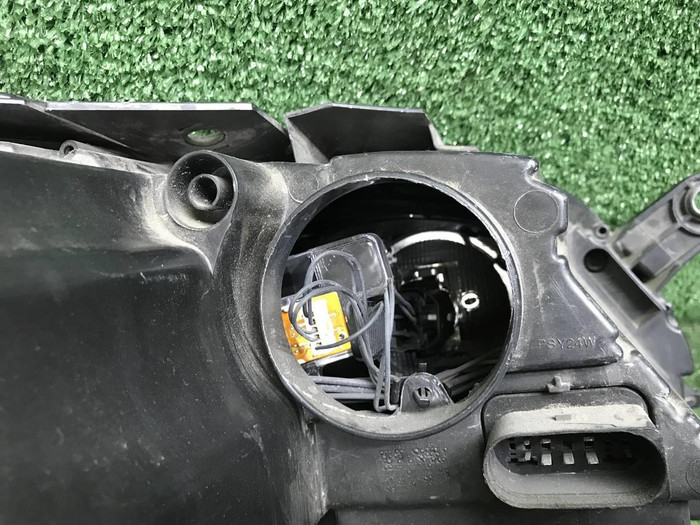 Фара левая VW Passat B7 (2011-2015) ксенон