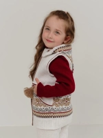 Жилетка вязаная с капюшоном