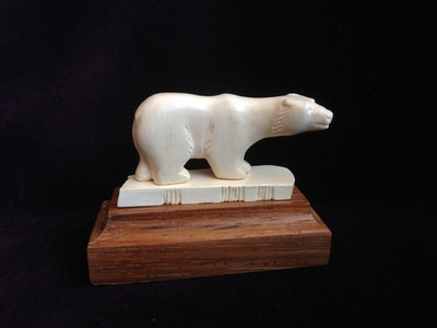Белый медведь , фигура из кости