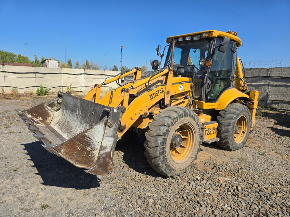 REDSTAR T28* Экскаватор-погрузчик T28/28 (Дизельный, 4,8 л, 102 л.с., АТ)