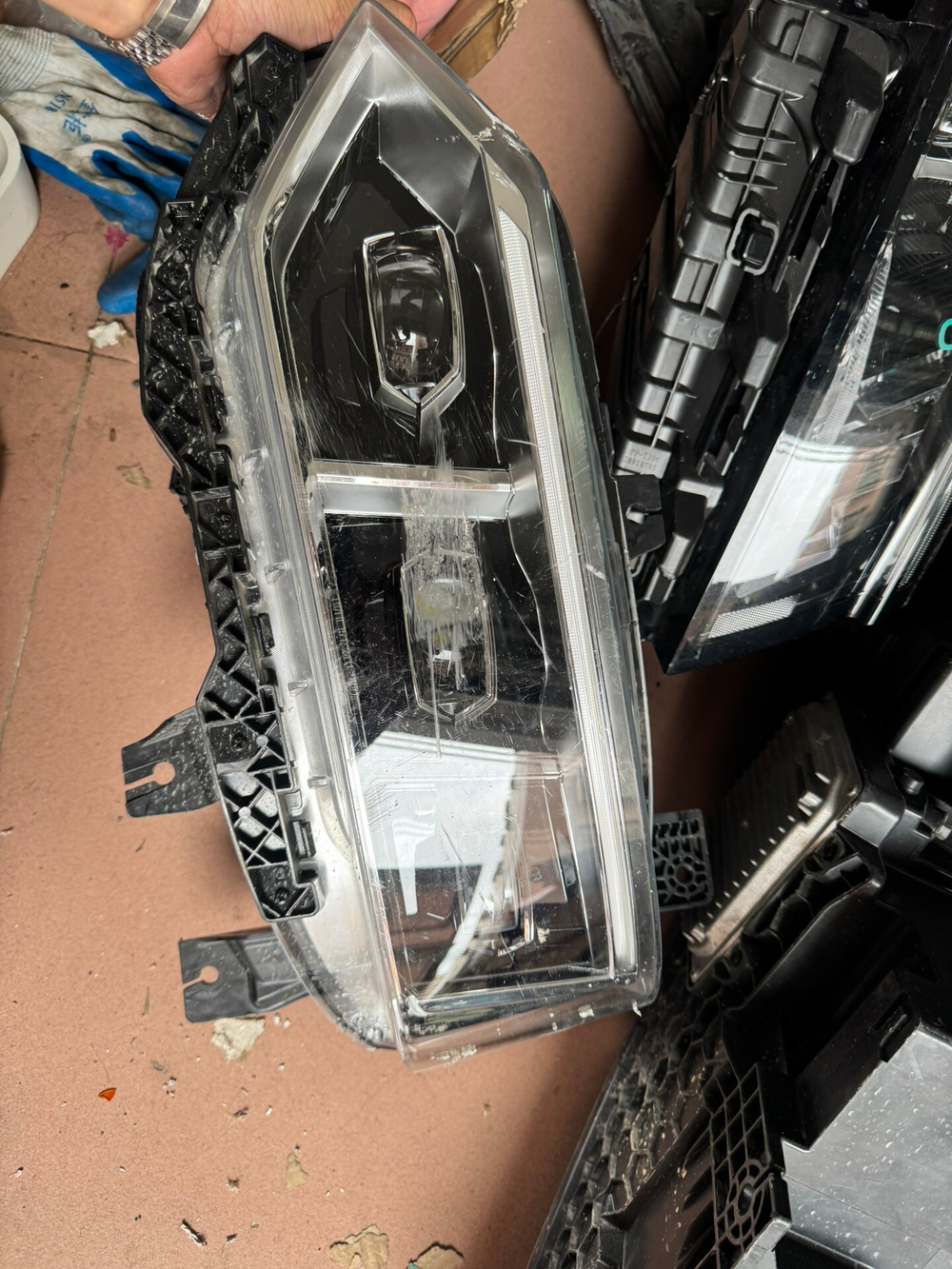 Блок передней левой фары LED BYD T5