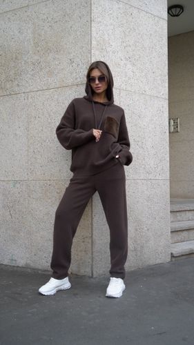 Женский трикотажный костюм шоколадного цвета с брюками