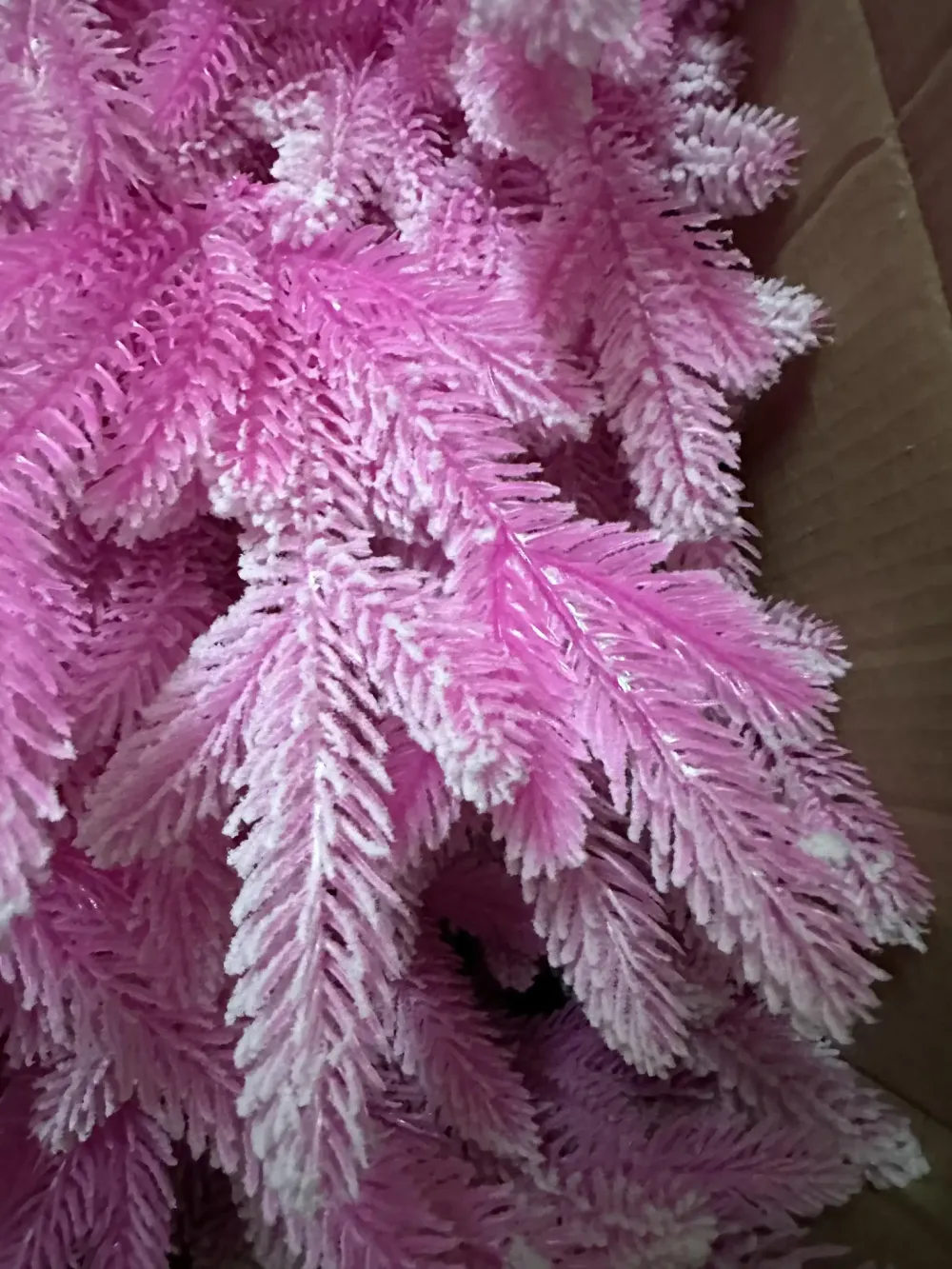 Заснеженная розовая елка «Фэнтези» (Литая хвоя) 250 см / 2,5 м