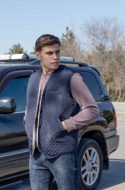 Утепленный мужской жилет из овчины