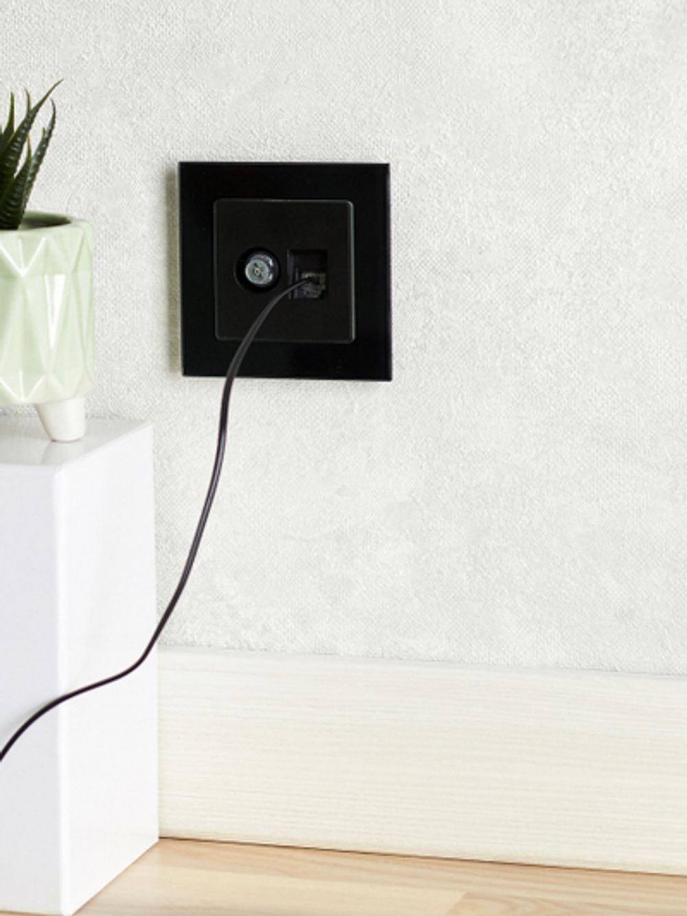 BRITE Розетка двойная TV+RJ45 кат.5E РТВ/РК12-БрЧ черный IEK