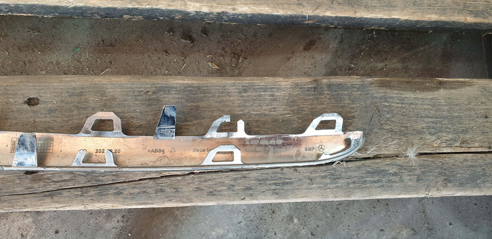 Молдинг решетки радиатора Mercedes V (W447) 14-нв Б/У Оригинал A4478880900