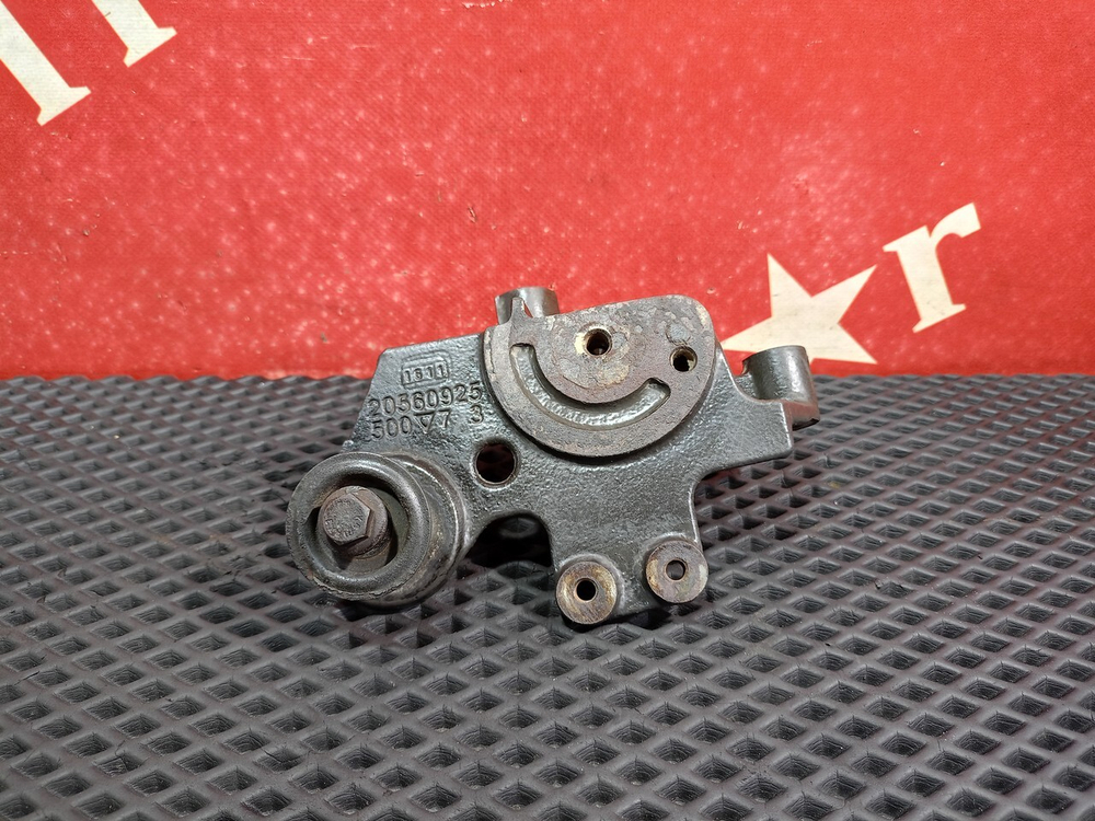 Кронштейн ролика натяжителя