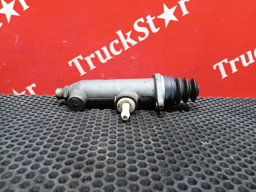 Цилиндр сцепления главный