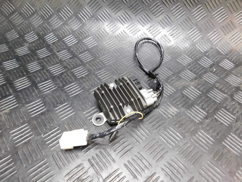 Реле зарядки Kawasaki ZZR1400 ZXT40C FH010BA 051931
