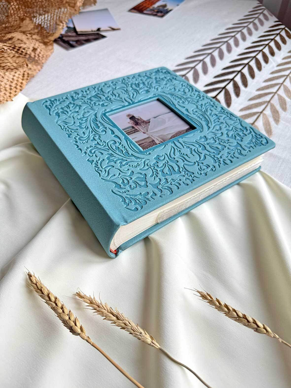 Фотоальбом Делюкс на 200 фото 10х15 см, бум. листы, книж. переплет, с окном suede gri mavi "голубой под замшу"