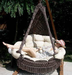 Подвесное кресло CARTAGENA (корич, беж.-корич., светло-корич.)с подушкой и деревянным каркасом CORSA