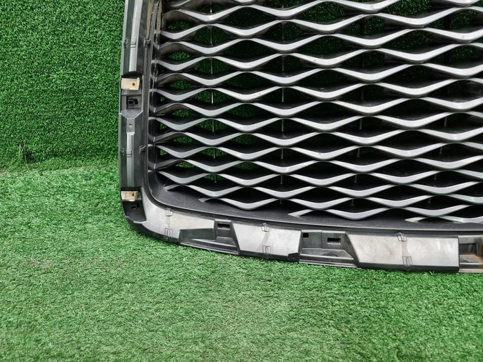 Решетка радиатора Infiniti QX80 (2017-2020)