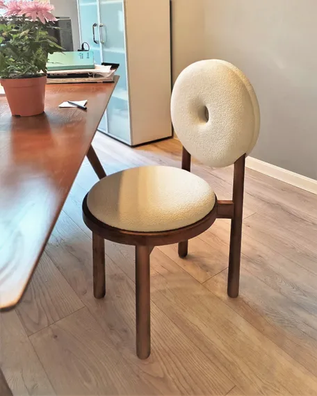 Стул с круглой спинкой Bagel, орех, белое букле