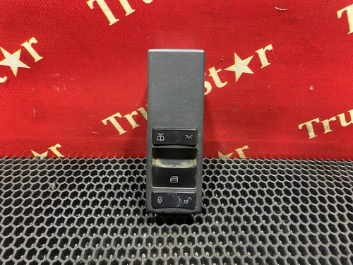 Блок управления стеклоподъемником правый 2020г