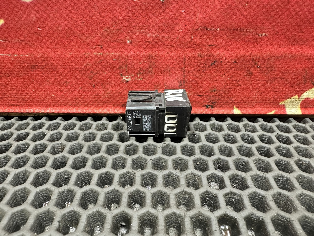 Кнопка освещения