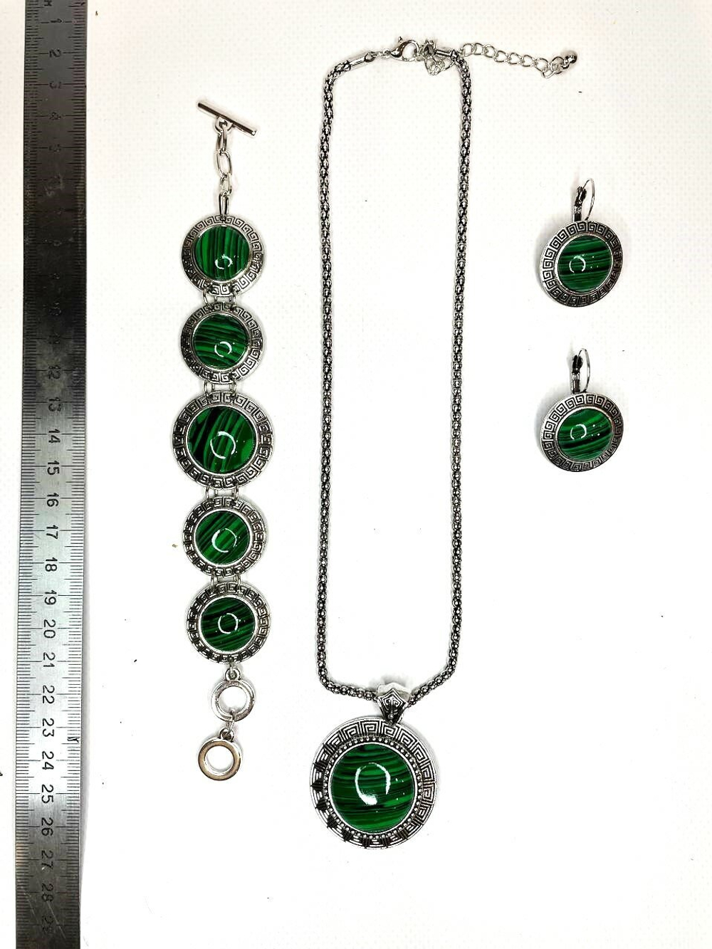 Комплект бижутерии. Подвеска, серьги, браслет с малахитовыми вставками "Малахит" Форма "Круг"
