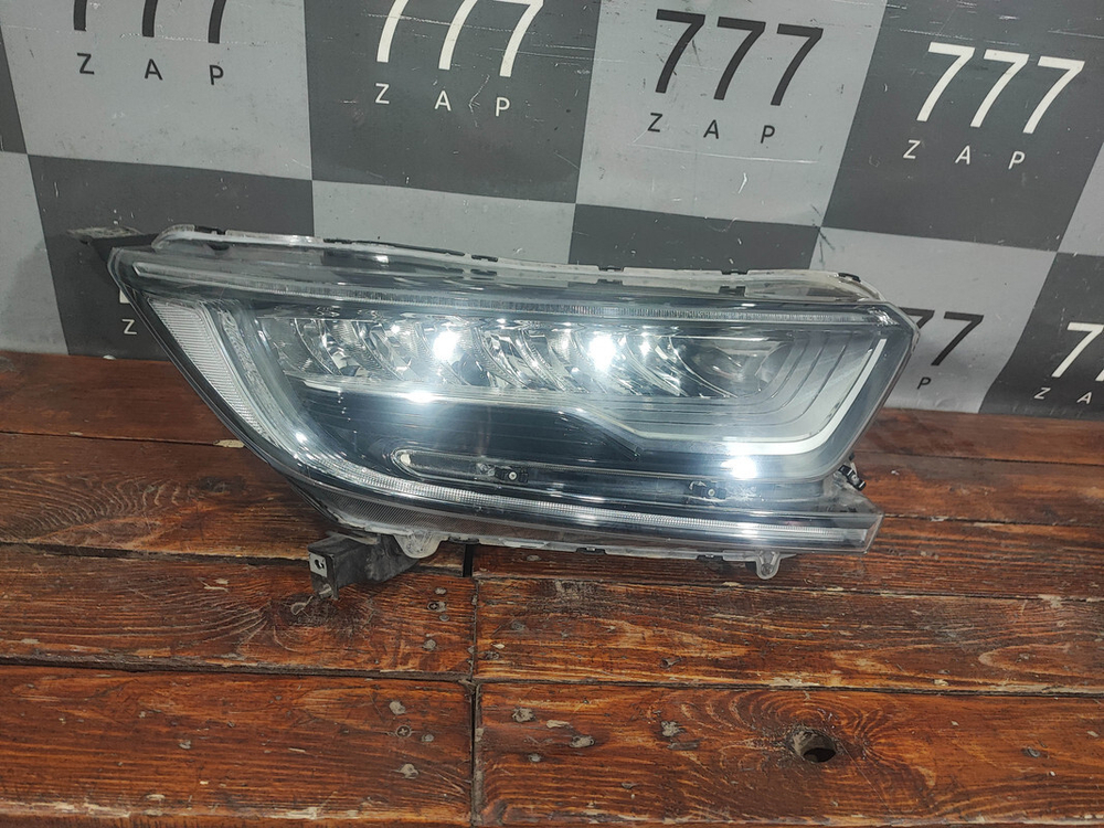 Фара правая LED Honda CR-V 5 (RW) 16-нв Б/У Оригинал 33100TLAD01