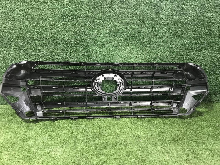 Решетка радиатора Toyota Land Cruiser 200 (2015-2021)